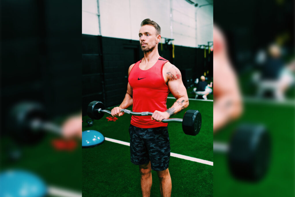 hauiskääntö levytangolla myötäotteella